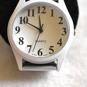 Contemporary White Metal 6" Stretch Band White Face New Battery Unisex Watch